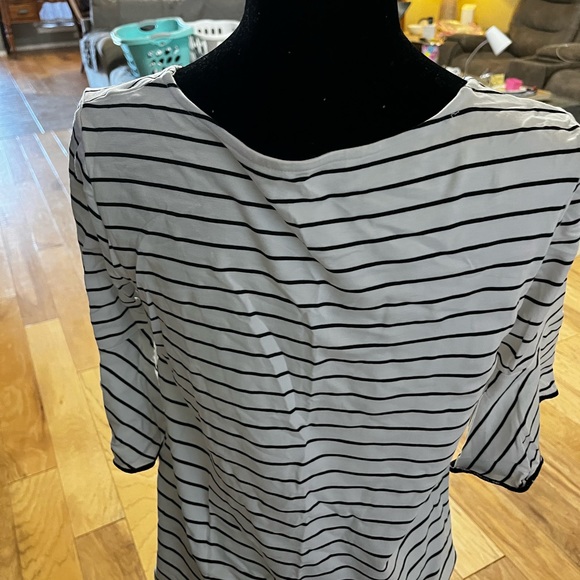 Beautiful black and white top with great sleeves. Hawthorn size medium - Picture 3 of 4